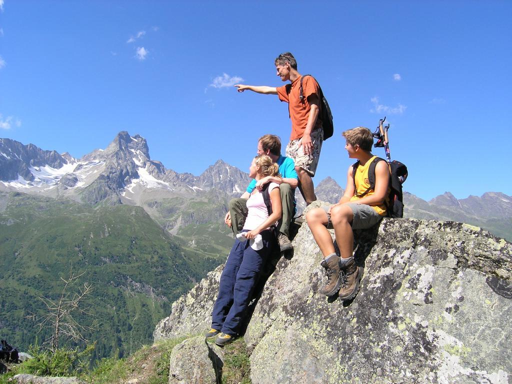 Wellnesshuettendorf Wiese Sankt Leonhard im Pitztal Exterior photo