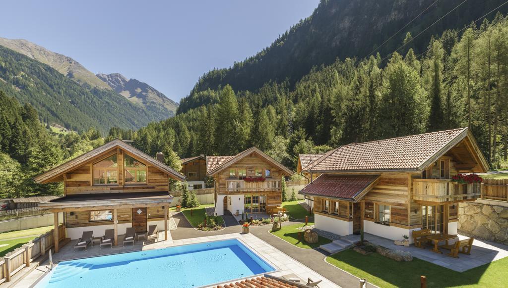 Wellnesshuettendorf Wiese Sankt Leonhard im Pitztal Exterior photo
