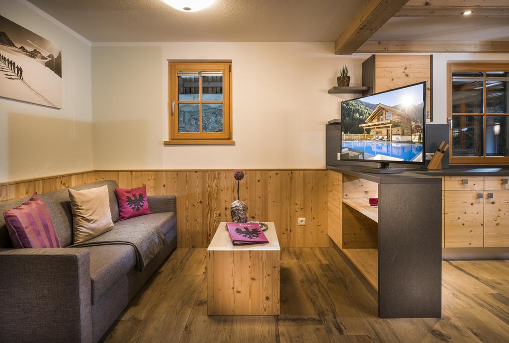 Wellnesshuettendorf Wiese Sankt Leonhard im Pitztal Exterior photo