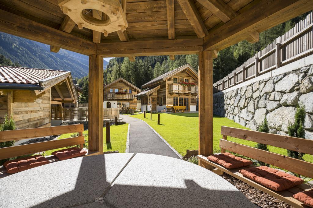 Wellnesshuettendorf Wiese Sankt Leonhard im Pitztal Exterior photo