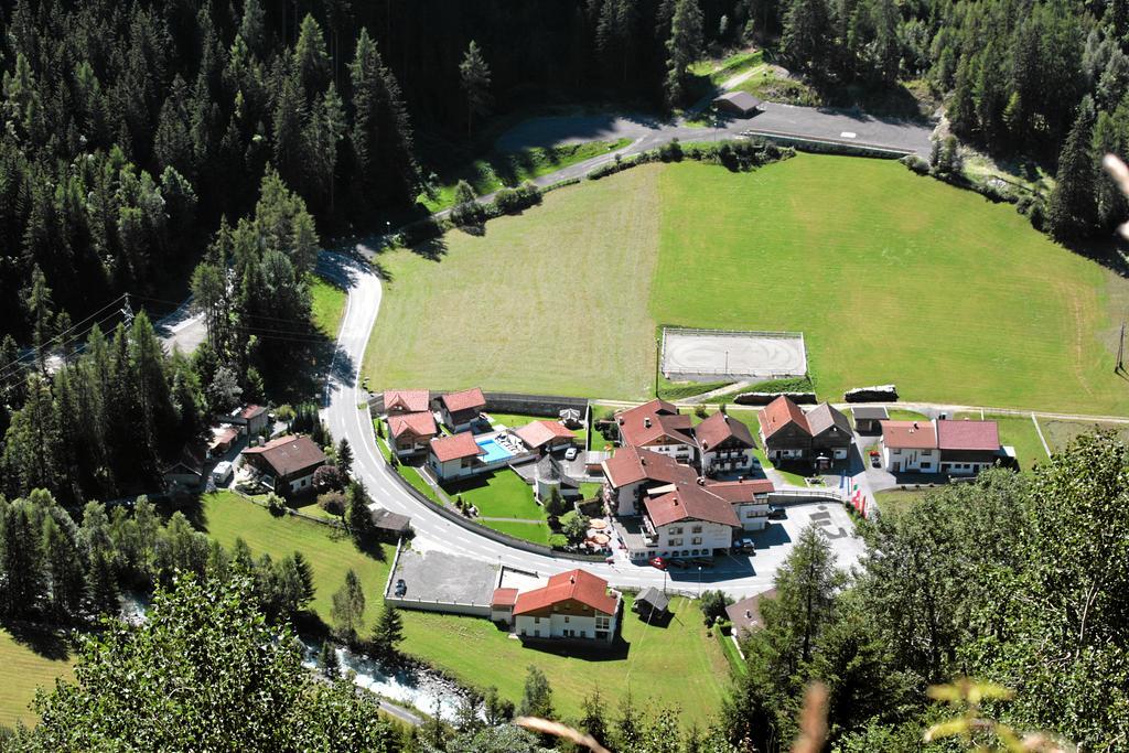 Wellnesshuettendorf Wiese Sankt Leonhard im Pitztal Exterior photo